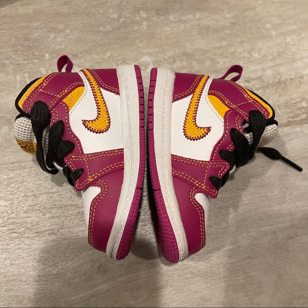 Jordan 1 DIA DE MUERTOS - Picture 5 of 9
